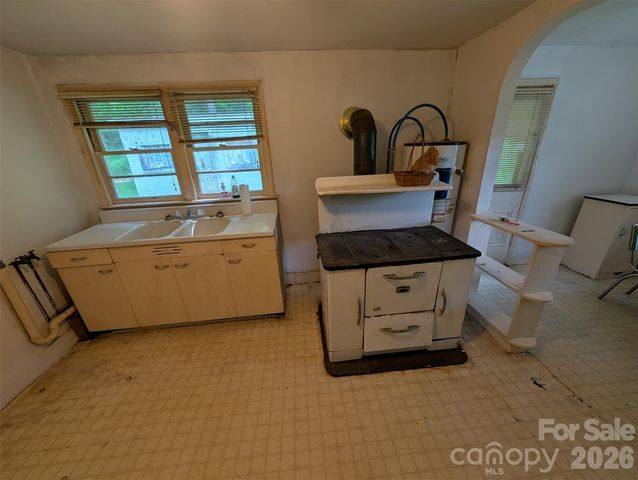 1327 NC 80 Highway, Bakersville, NC 28705