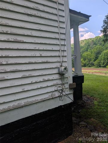 1327 NC 80 Highway, Bakersville, NC 28705