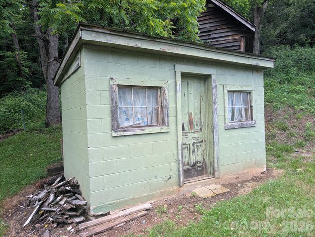 1327 NC 80 Highway, Bakersville, NC 28705