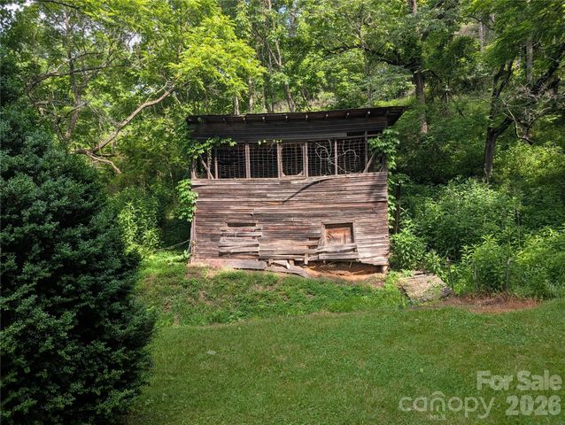 1327 NC 80 Highway, Bakersville, NC 28705
