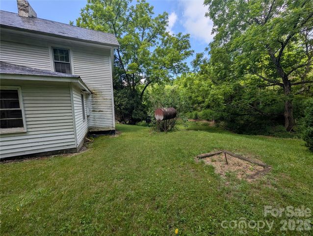1327 NC 80 Highway, Bakersville, NC 28705