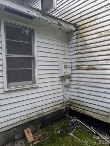 1327 NC 80 Highway, Bakersville, NC 28705