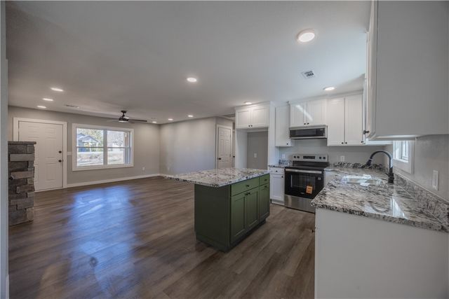 17 Dillow Drive, Bella Vista, AR 72714