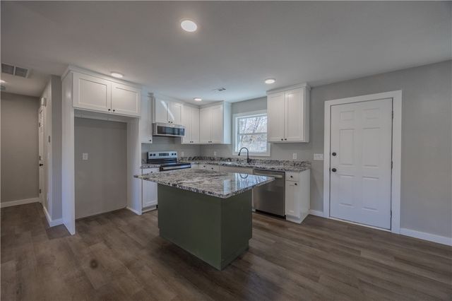 17 Dillow Drive, Bella Vista, AR 72714