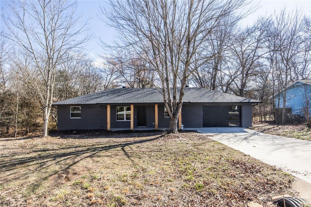 17 Dillow Drive, Bella Vista, AR 72714