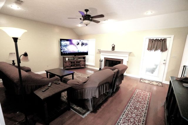 54 Old Hwy 15, Laurel, MS 39443