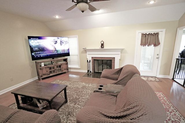 54 Old Hwy 15, Laurel, MS 39443