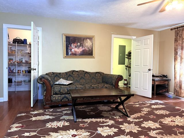 54 Old Hwy 15, Laurel, MS 39443