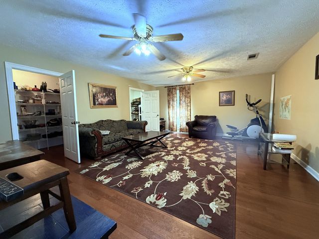 54 Old Hwy 15, Laurel, MS 39443