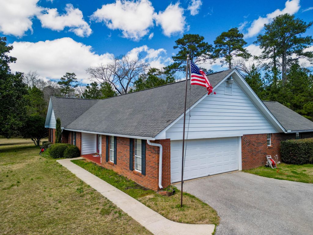 54 Old Hwy 15, Laurel, MS 39443