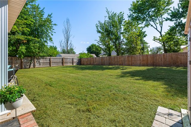 819 Tunbridge Drive, Bentonville, AR 72712