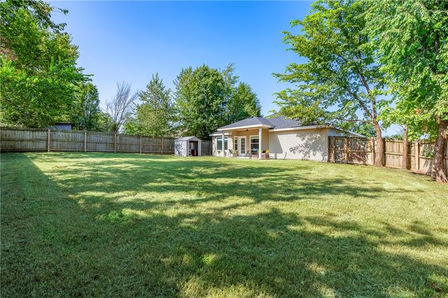 819 Tunbridge Drive, Bentonville, AR 72712