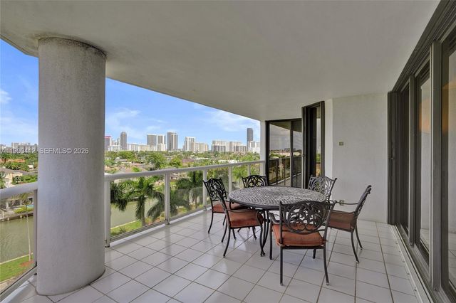 3598 Yacht Club Dr 702, Aventura, FL 33180