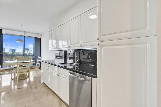 3598 Yacht Club Dr 702, Aventura, FL 33180