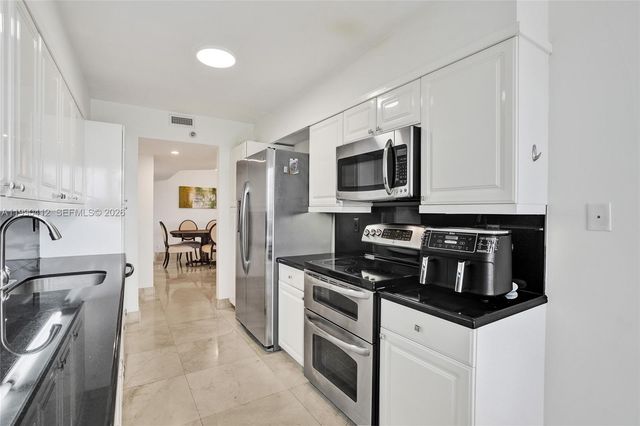 3598 Yacht Club Dr 702, Aventura, FL 33180