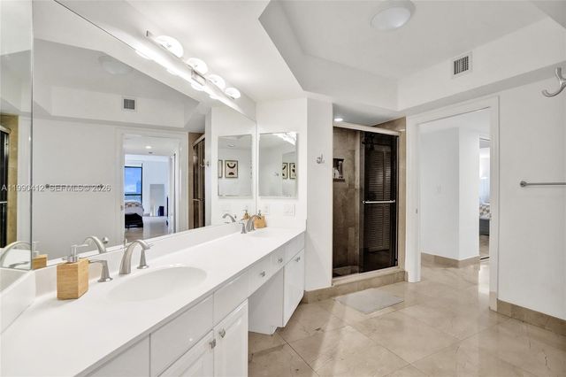 3598 Yacht Club Dr 702, Aventura, FL 33180