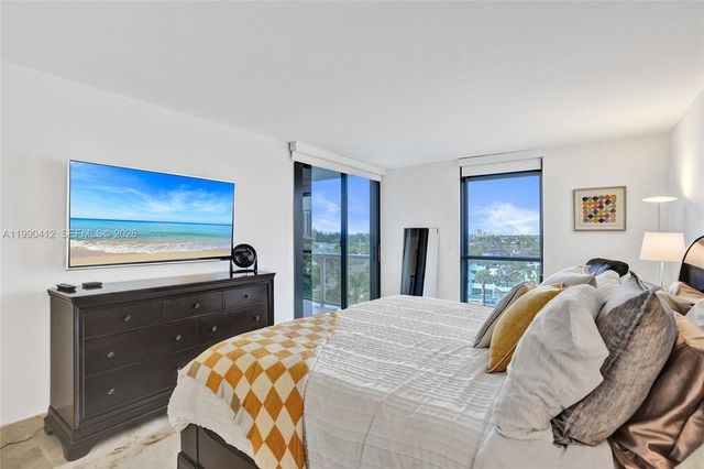 3598 Yacht Club Dr 702, Aventura, FL 33180