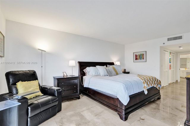 3598 Yacht Club Dr 702, Aventura, FL 33180