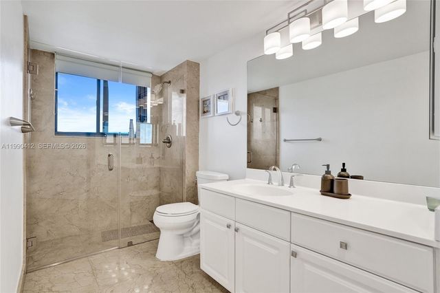 3598 Yacht Club Dr 702, Aventura, FL 33180