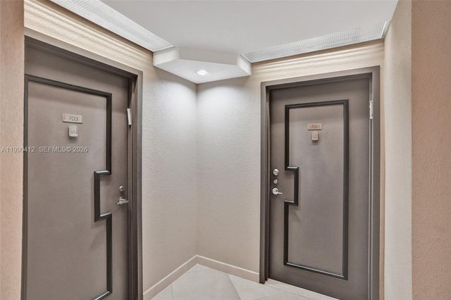 3598 Yacht Club Dr 702, Aventura, FL 33180