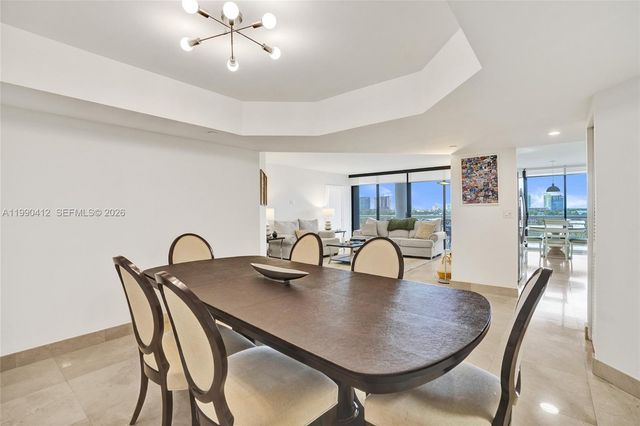 3598 Yacht Club Dr 702, Aventura, FL 33180