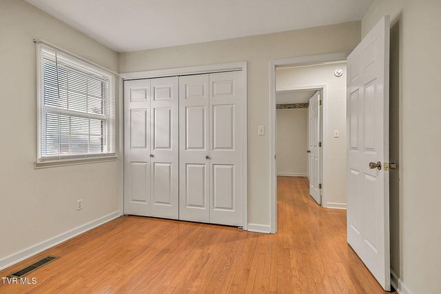 1520 Meadow Lane Circle, Morristown, TN 37813