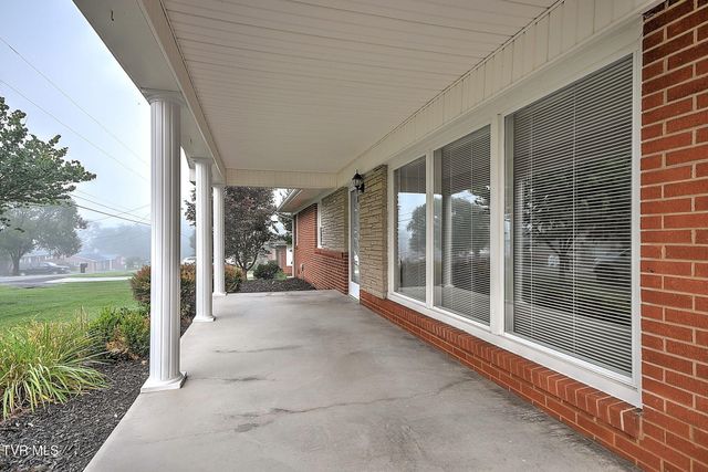 1520 Meadow Lane Circle, Morristown, TN 37813