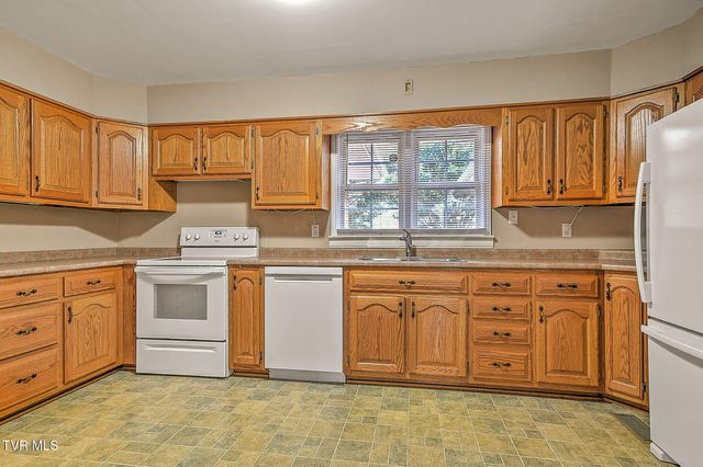 1520 Meadow Lane Circle, Morristown, TN 37813