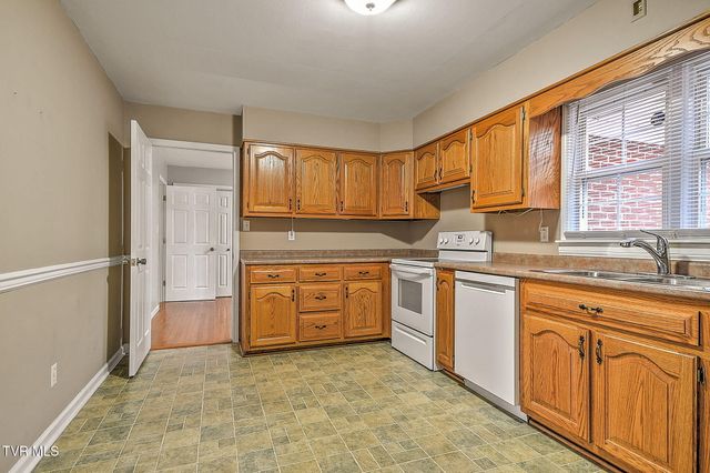1520 Meadow Lane Circle, Morristown, TN 37813