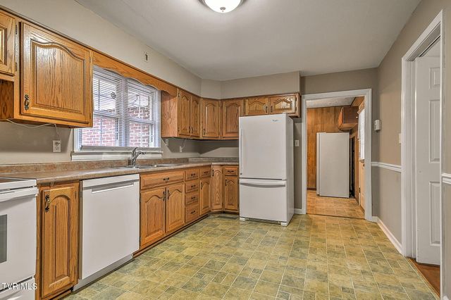 1520 Meadow Lane Circle, Morristown, TN 37813