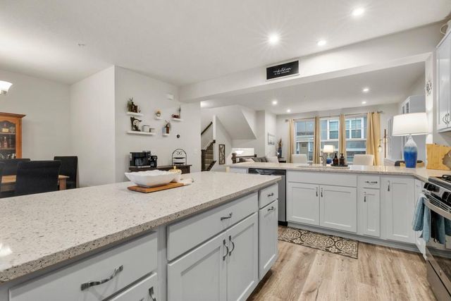 775 Roselyn Drive, Victoria, MN 55386