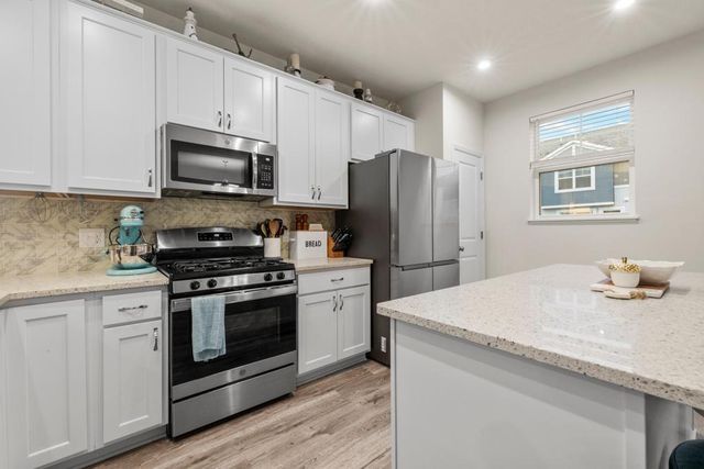 775 Roselyn Drive, Victoria, MN 55386