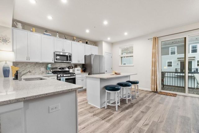 775 Roselyn Drive, Victoria, MN 55386