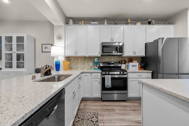 775 Roselyn Drive, Victoria, MN 55386