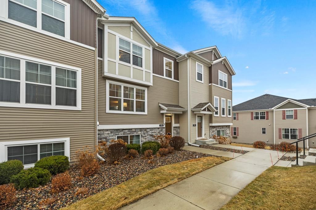 775 Roselyn Drive, Victoria, MN 55386