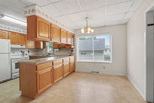 2901 Hartline Drive, Rochester Hills, MI 48309
