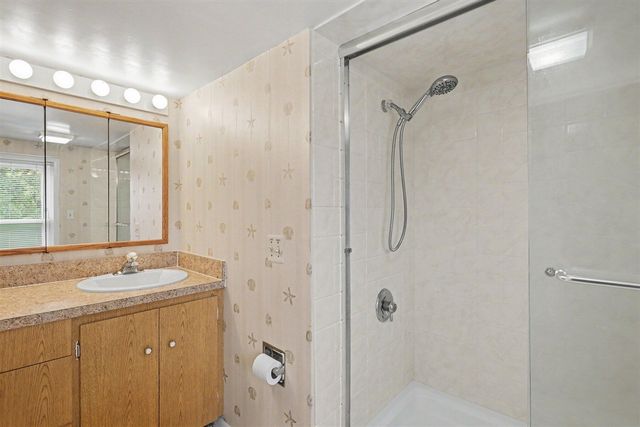 2901 Hartline Drive, Rochester Hills, MI 48309