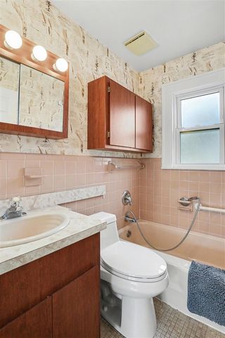2901 Hartline Drive, Rochester Hills, MI 48309