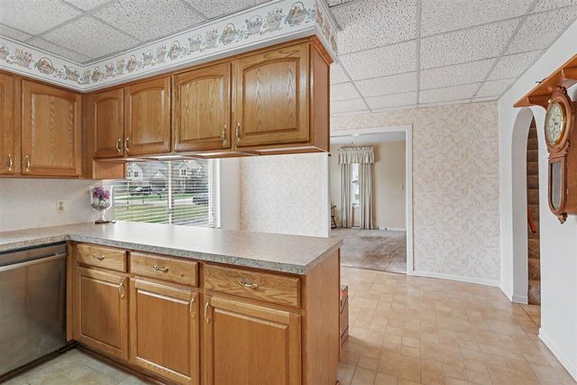 2901 Hartline Drive, Rochester Hills, MI 48309