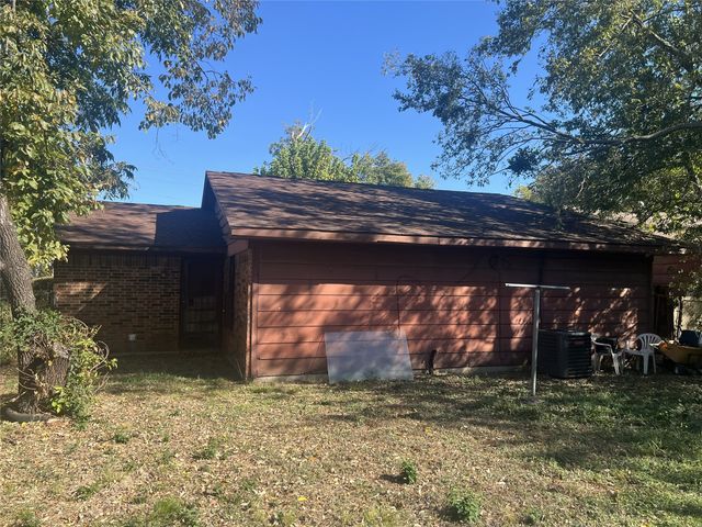 1212 S Adelaide Street, Terrell, TX 75160