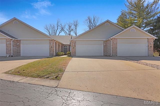 1206 University Drive, Edwardsville, IL 62025