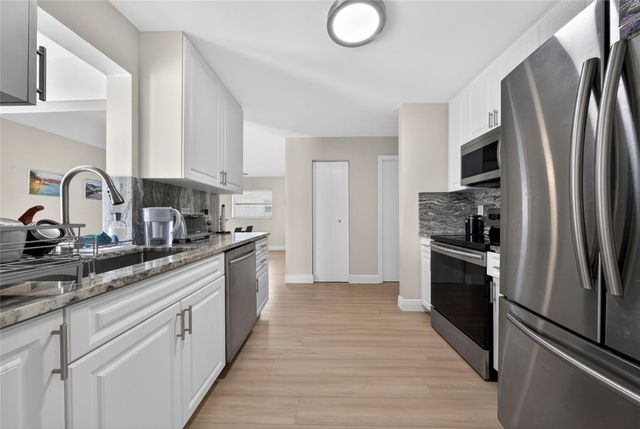 8950 NW 13th Street, Plantation, FL 33322