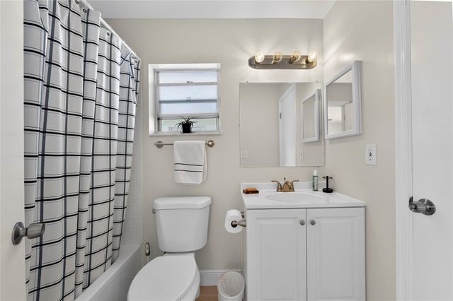 8950 NW 13th Street, Plantation, FL 33322