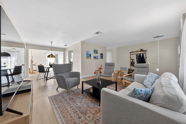 8950 NW 13th Street, Plantation, FL 33322