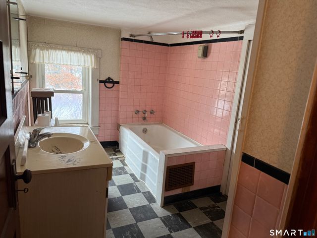 316 South Road, Farmington, CT 06032