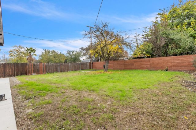 2448 E 8th St, Stockton, CA 95205