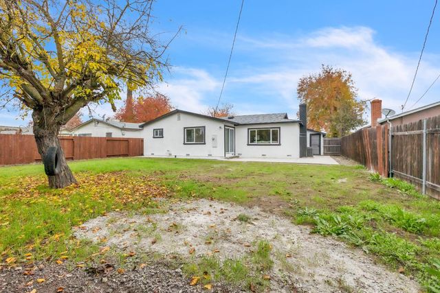 2448 E 8th St, Stockton, CA 95205