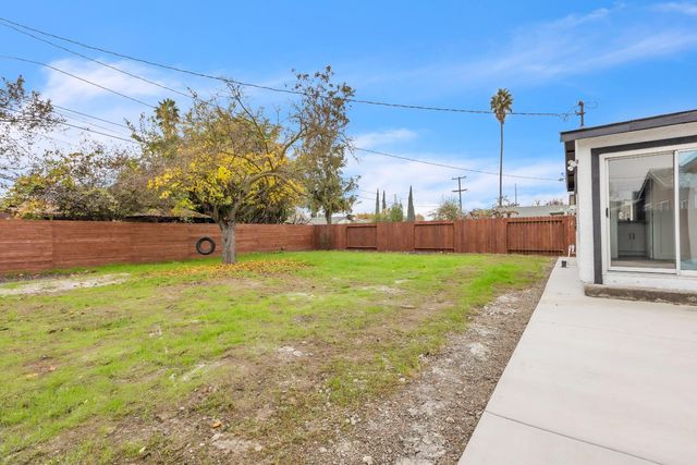 2448 E 8th St, Stockton, CA 95205