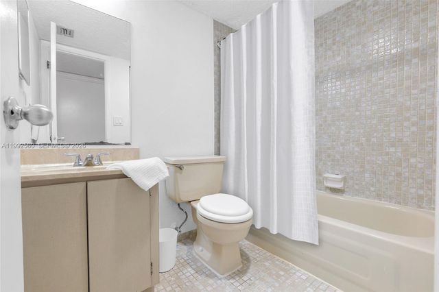 1021 Mockingbird Lane 302, Plantation, FL 33324
