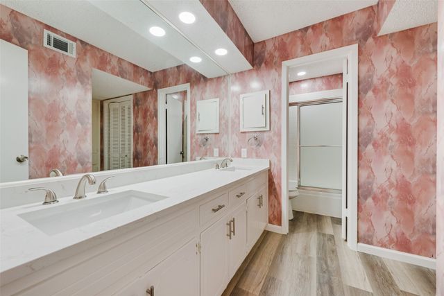 5814 Meadow Wood Lane, Fort Worth, TX 76112